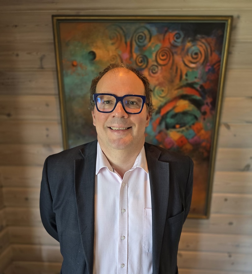 Robert Schur in an international setting, reflecting on business, diplomacy and cross-border perspectives